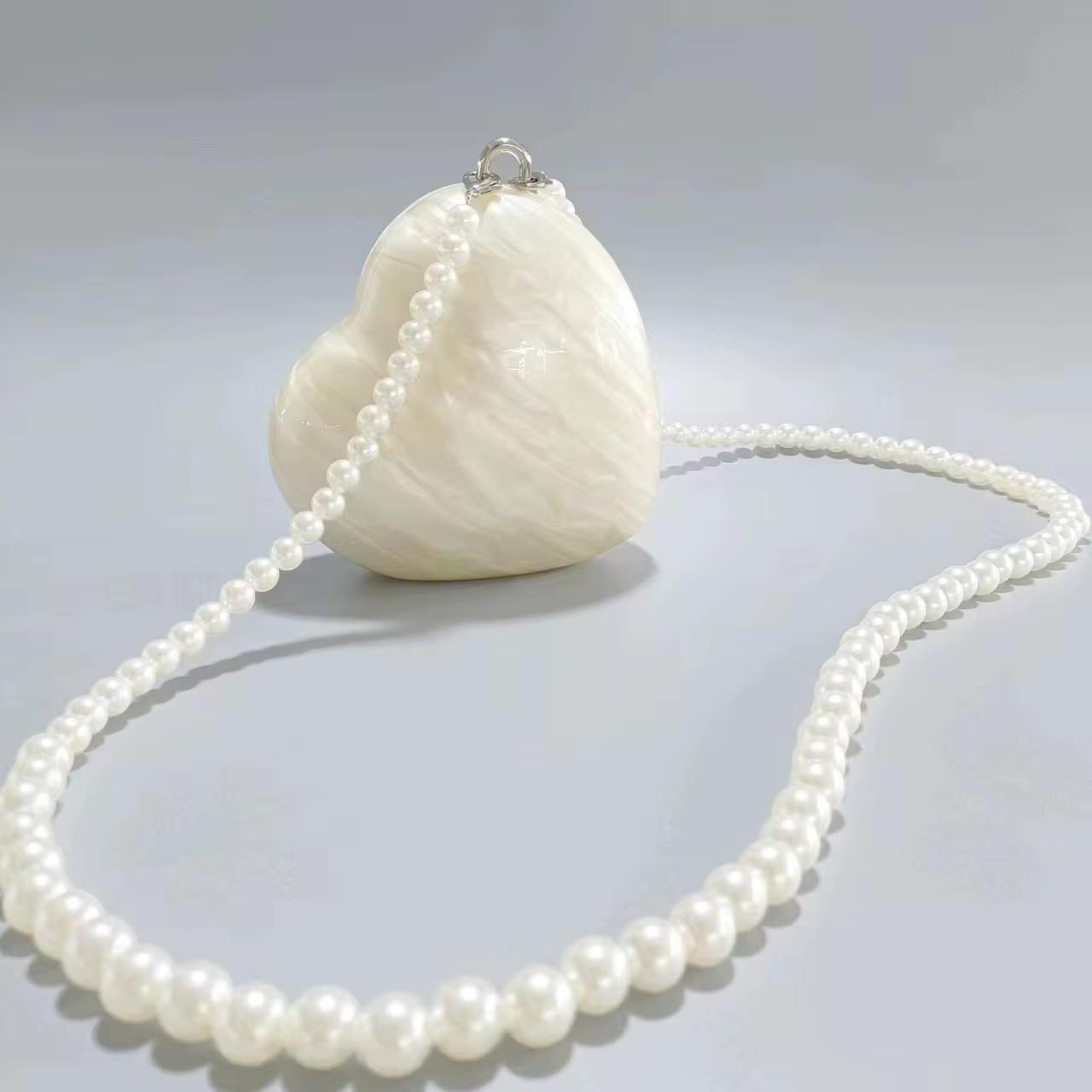 Pearl Heart Clutch – Timeless Elegance Clutch